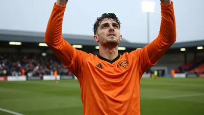 Dundee United host Hibernian in a Scottish Premiership match where both teams are separated by just one point in the table