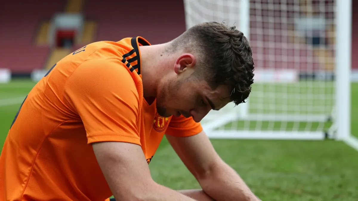 Dundee United suffered a 3-0 defeat at Motherwell after Emmanuel Agyei's early red card, extending their winless run at...