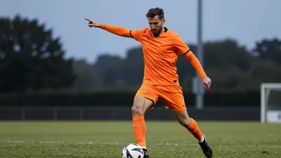 Dundee United Hall of Fame inductee Andy McLaren will pull on the tangerine shirt again next month as part of the club's...