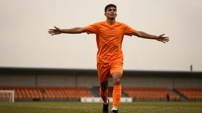 Dundee United have loaned defender Miller Thomson to Stenhousemuir until January as the 22-year-old looks to regain match...