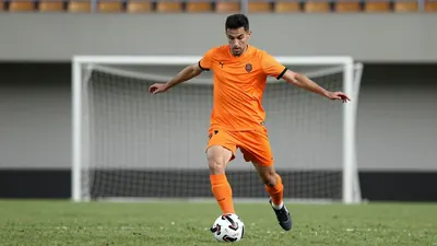 Dundee United have confirmed former midfielders Prince Buaben and Craig Easton in their squad for the SPFL-backed...