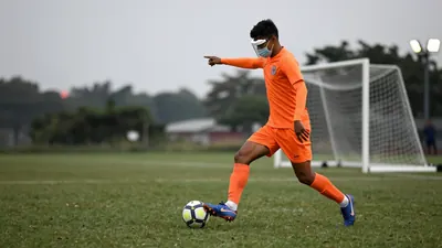 Dundee United striker Joe Westley will play against Motherwell wearing a protective mask after deciding against surgery...
